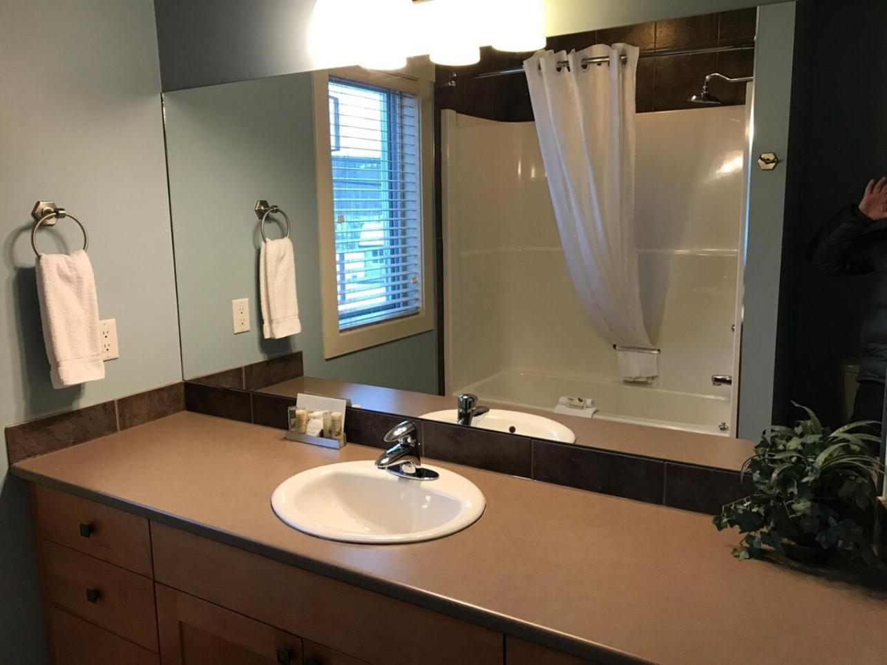 Sheringham Townhouse - Sooke Esterno foto