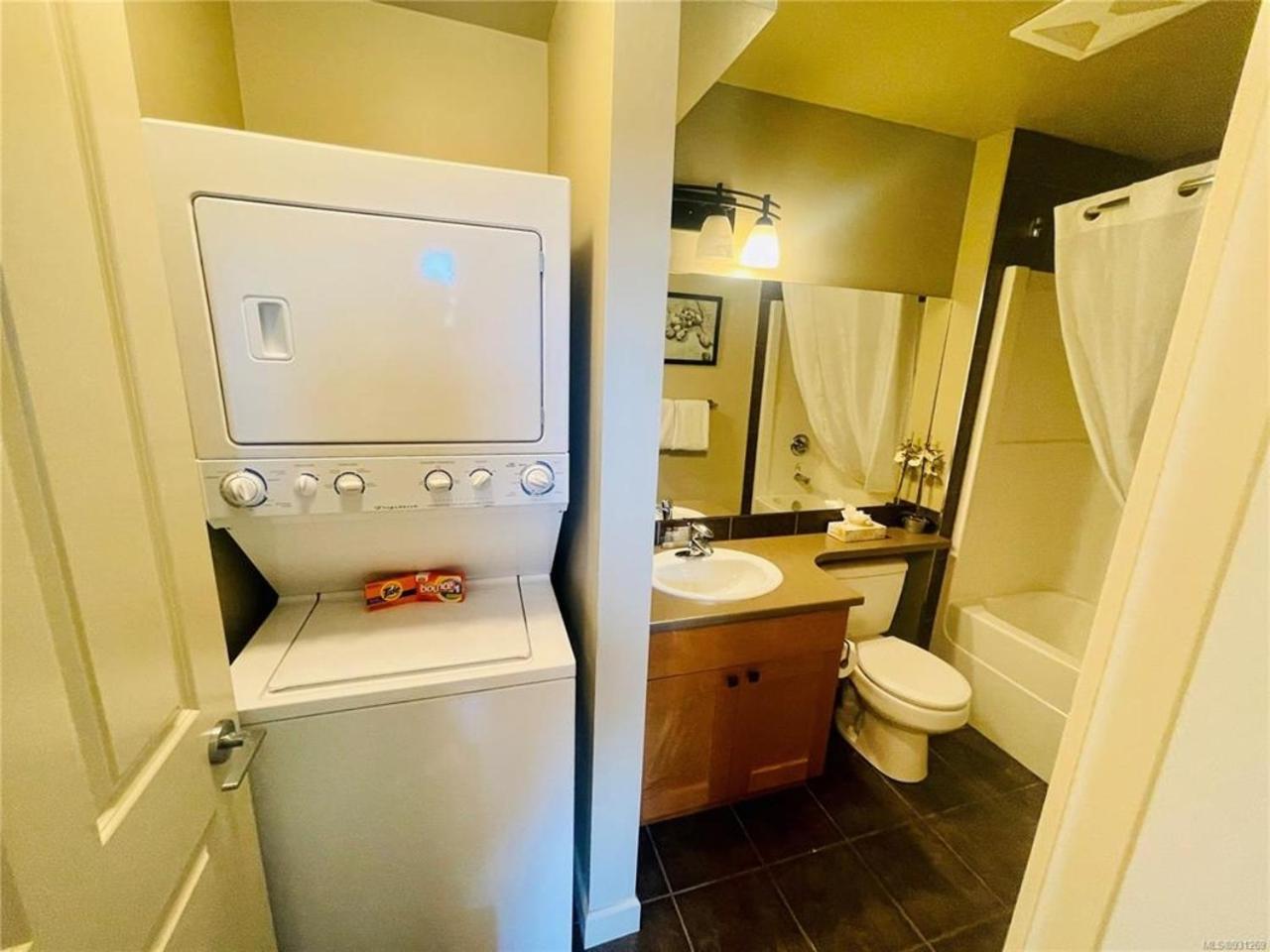Sheringham Townhouse - Sooke Esterno foto